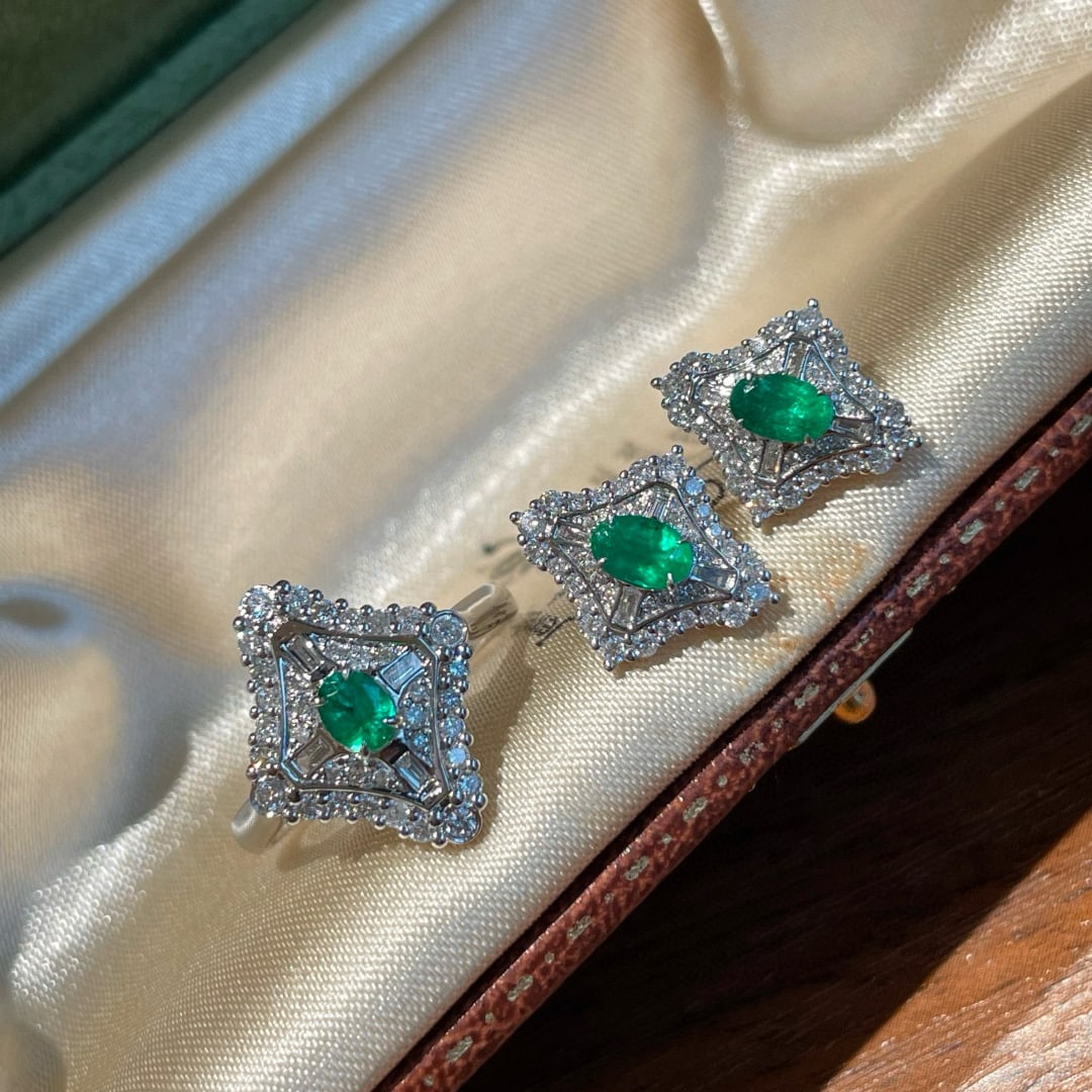 14k Gold 0.98 Ct Natural Emerald & Diamond Jewelry Set - 4