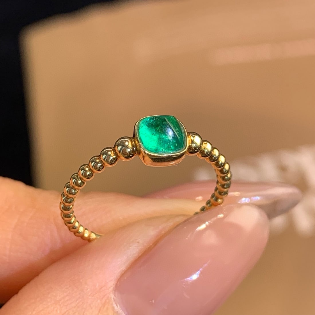 14k Gold 0.55 Ct Vivid Green Natural Emerald Ring - 3