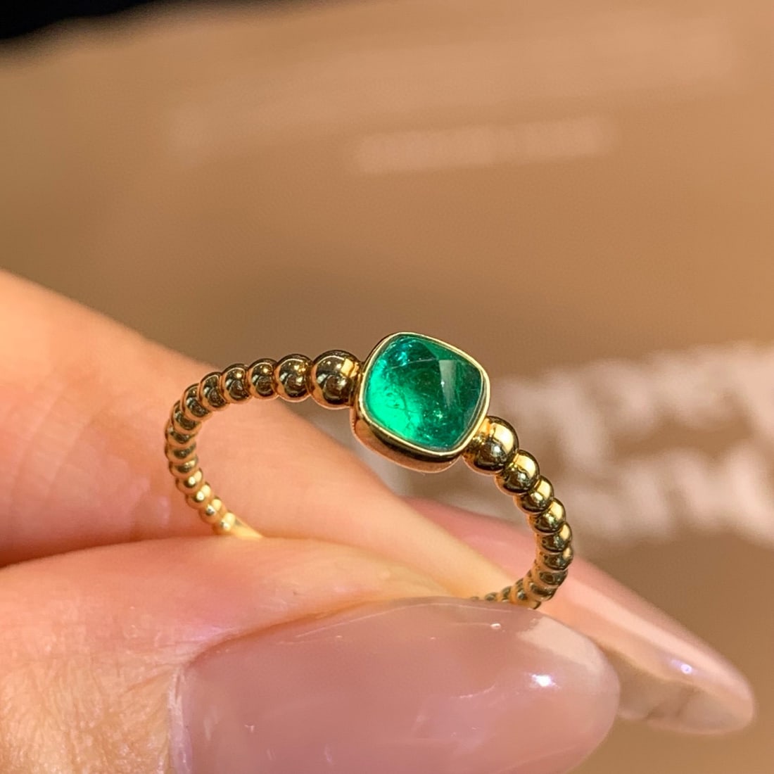 14k Gold 0.55 Ct Vivid Green Natural Emerald Ring - 5