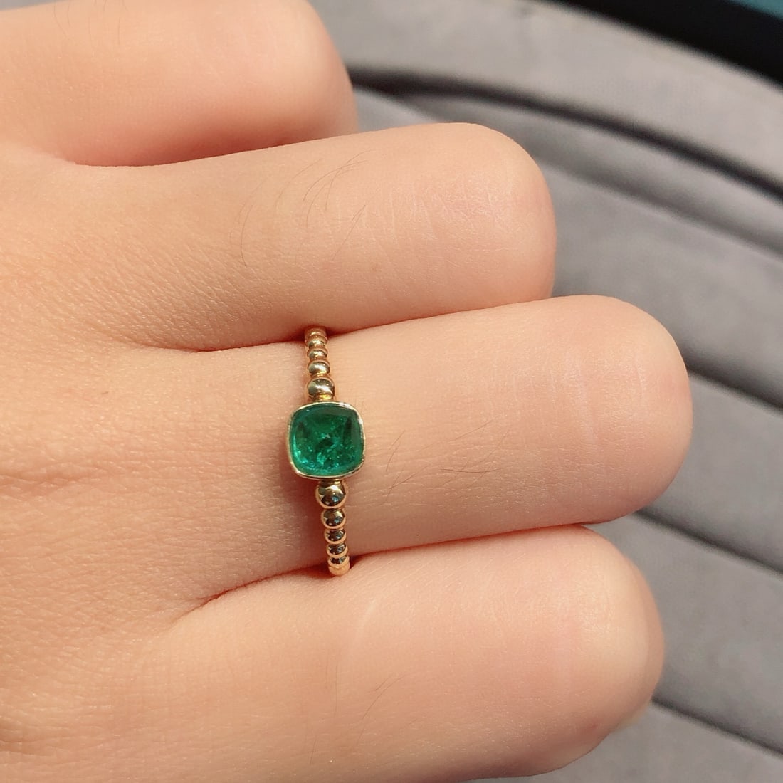 14k Gold 0.55 Ct Vivid Green Natural Emerald Ring - 6