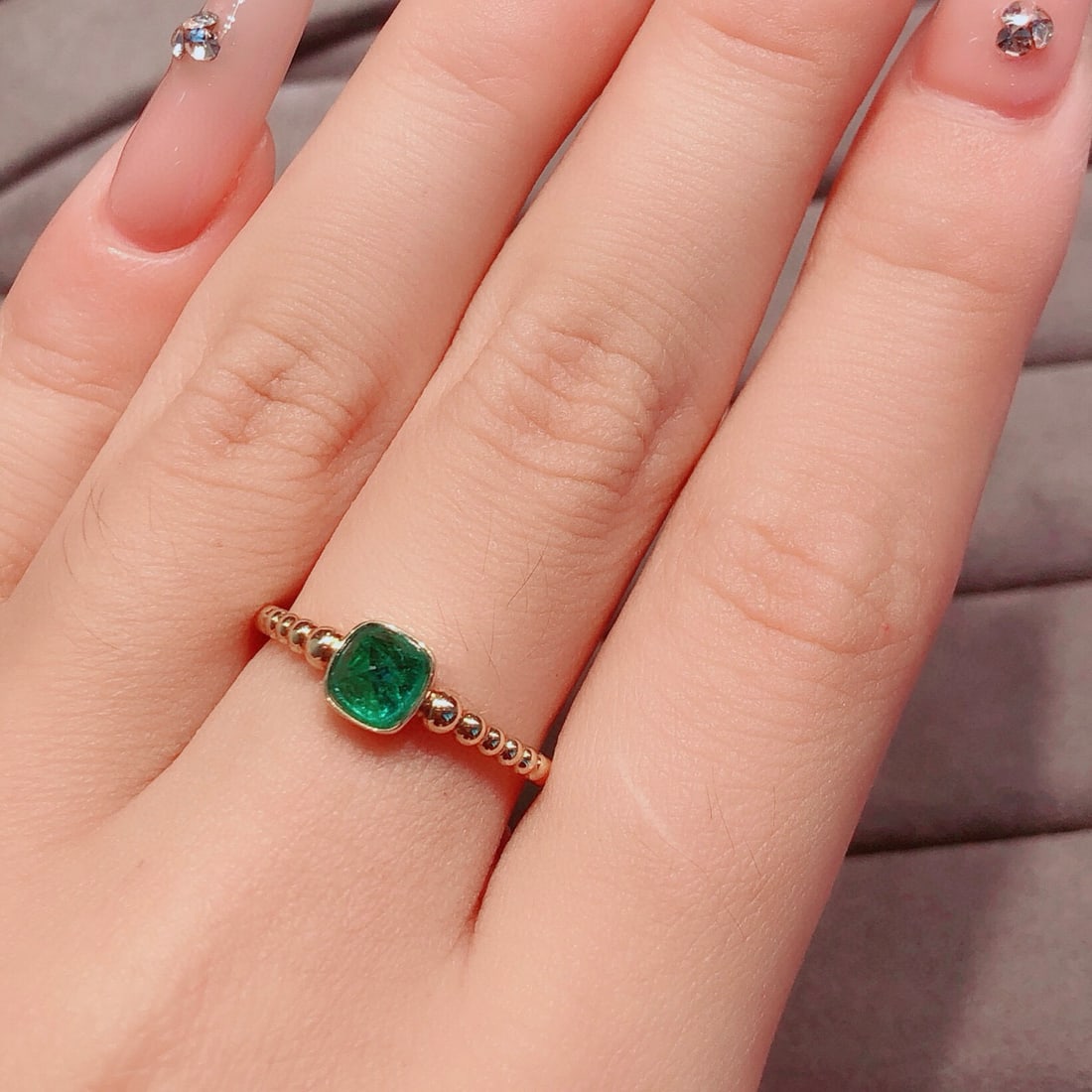 14k Gold 0.55 Ct Vivid Green Natural Emerald Ring - 7