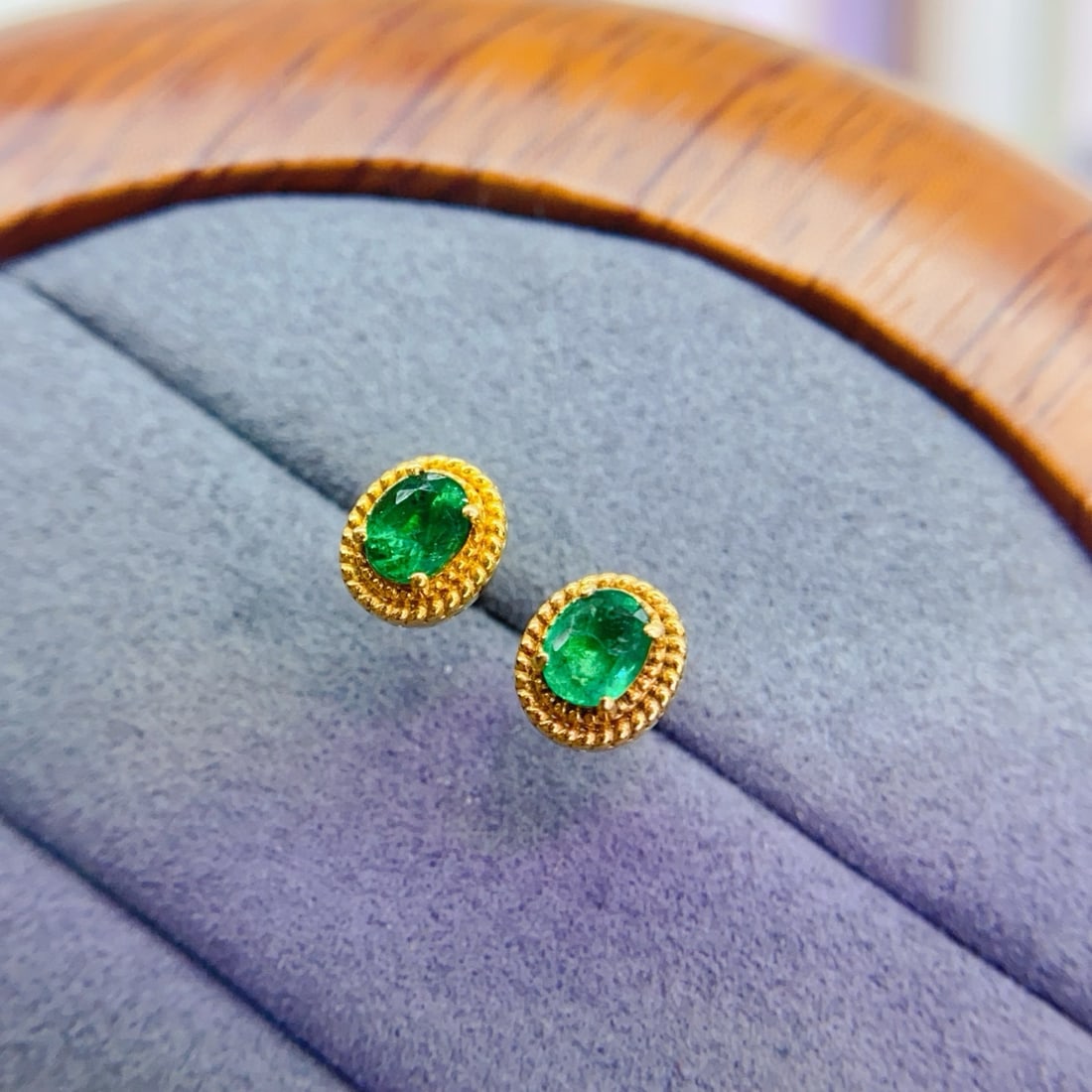 14k Gold 0.5 Ct Vivid Green Natural Emerald Earrings - 2
