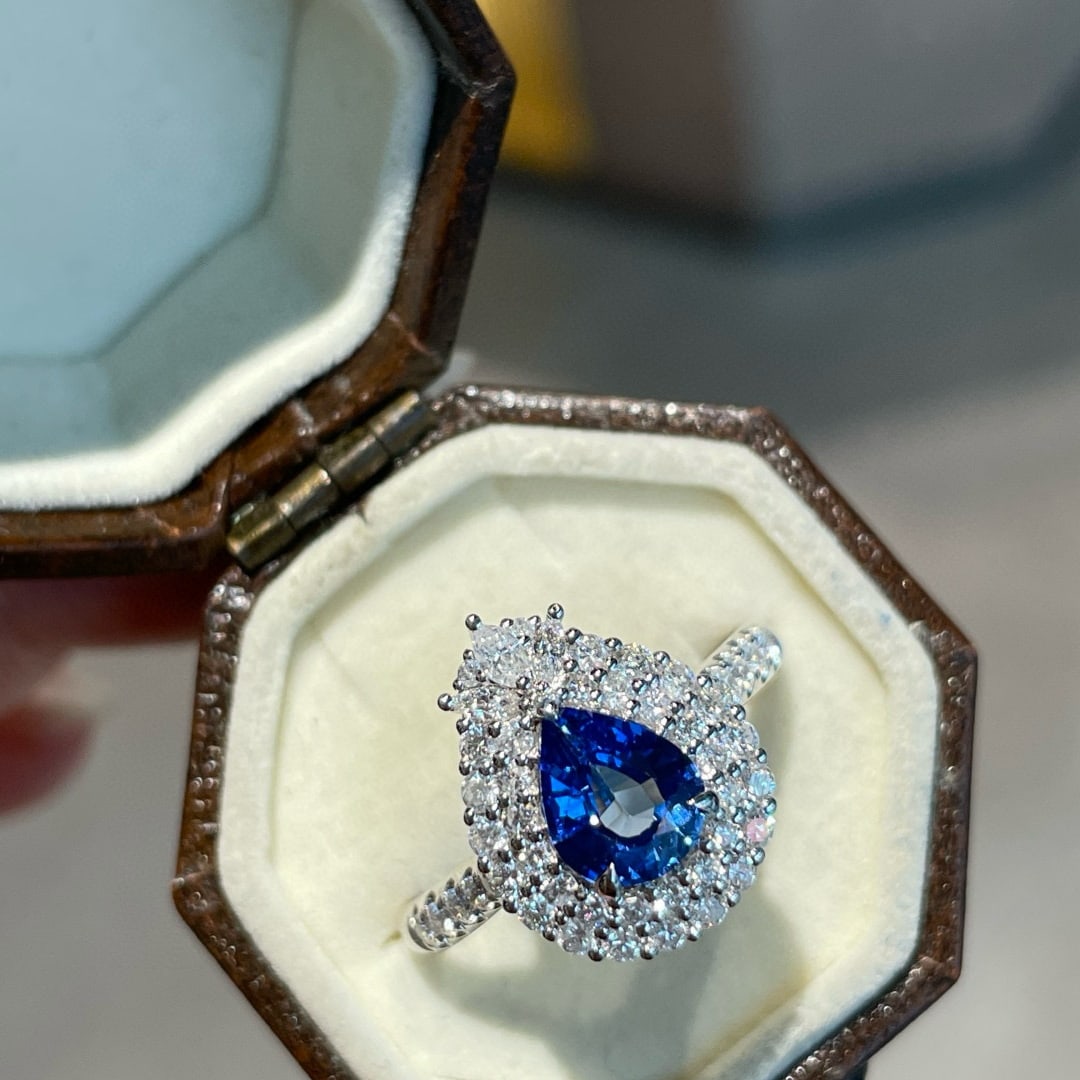 14k Gold 1.00 Ct Natural Sapphire & Diamond Ring: Ref:231064119 // gold content:14k gold // ring size:7. 25us // // main gemstone:sapphire // shape:pear // carat weight:1. 00ct // color:cornflower blue // treatment:natural // // adjacent gemstone 2 :