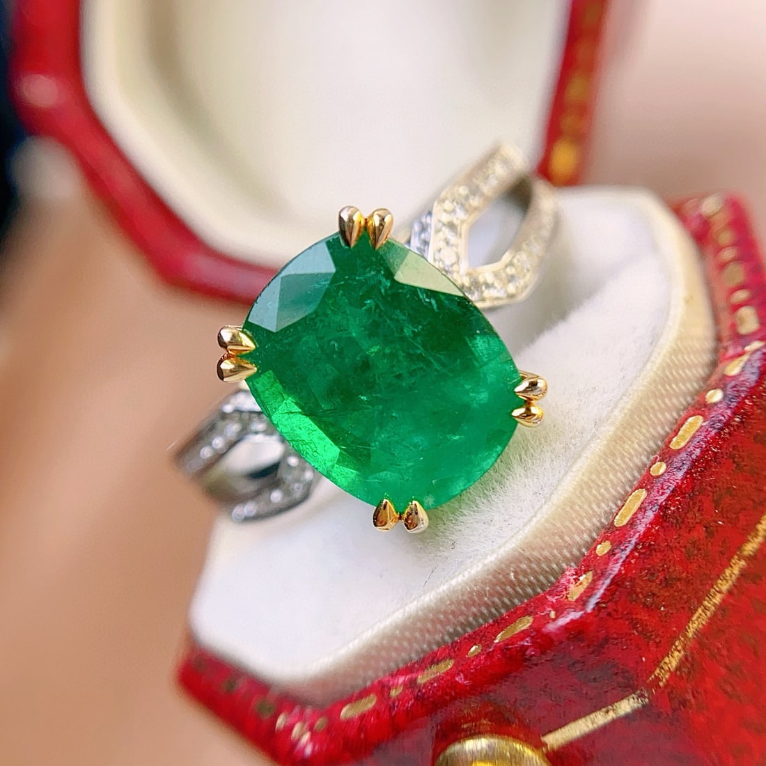 14k Gold 2.50 Ct Vivid Green Natural Emerald & Diamond Ring - 3