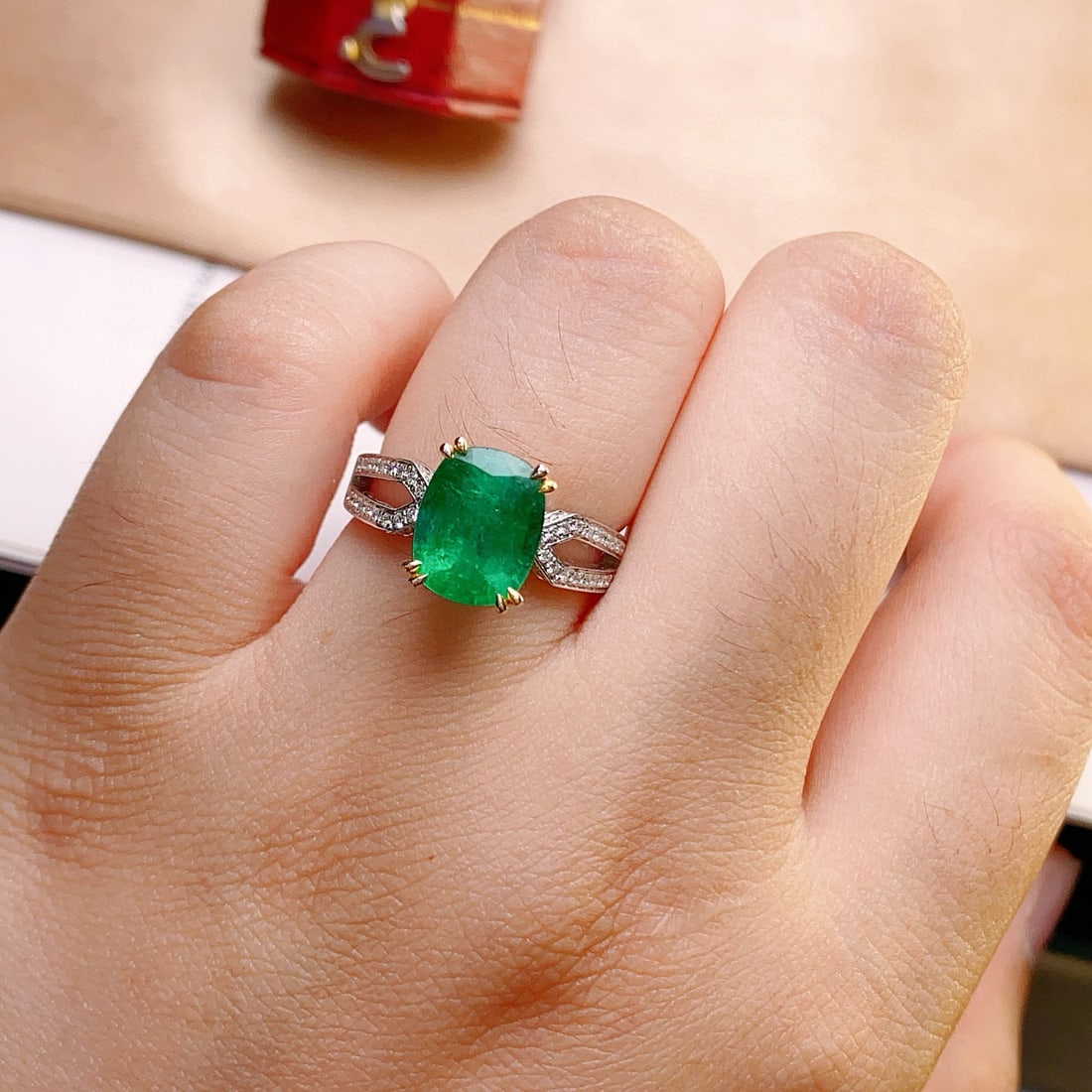 14k Gold 2.50 Ct Vivid Green Natural Emerald & Diamond Ring - 4