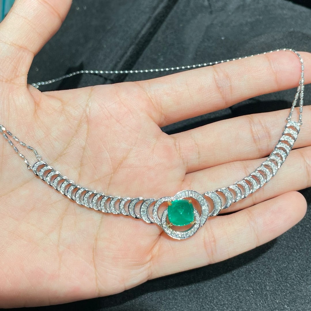 14k Gold 3.35 Ct Vivid Green Natural Emerald & Diamond Necklace - 4
