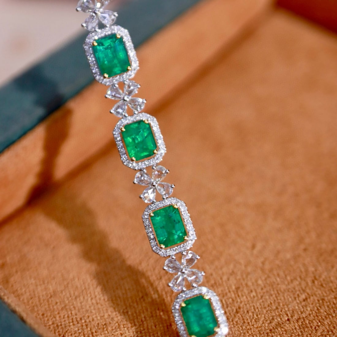 14k Gold 6.22 Ctw Natural Emerald & Diamond Bracelet - 3