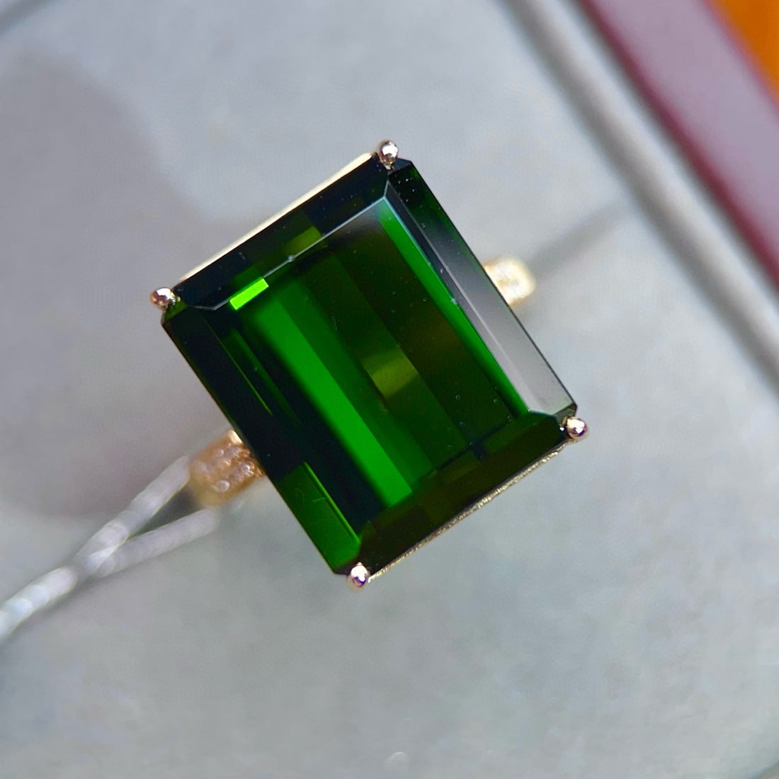14k Gold 13.96 Ctw Natural Tourmaline & Diamond Ring: Ref:231064180 // gold content:14k gold // ring size:7. 25us // // main gemstone:tourmaline // shape:octagonal // carat weight:13. 9ct // color:green // treatment:natural // // adjacent gemstone 2 :