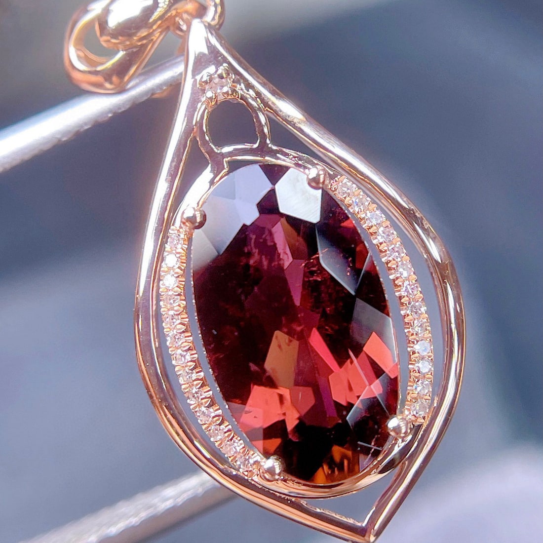14k Gold 2.65 Ct Natural Tourmaline & Diamond Pendant( Without Chain ): Ref:231064182 // gold content:14k gold // main gemstone:tourmaline // shape:oval // carat weight:2. 65ct // color:red // treatment:natural // // adjacent gemstone 2 : diamond // shape:round //