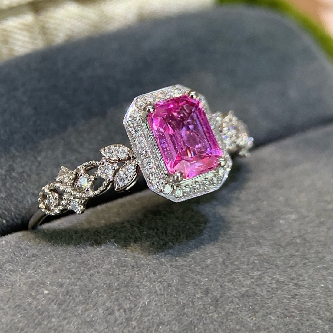 14k Gold 0.8 Ct Natural Padparadscha Sapphire & Diamond Ring - 3
