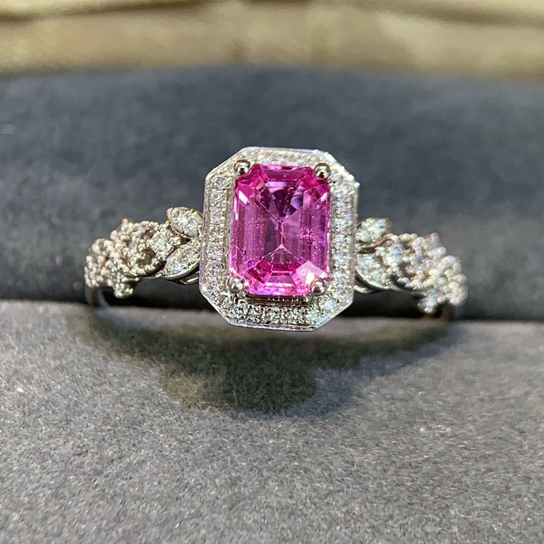 14k Gold 0.8 Ct Natural Padparadscha Sapphire & Diamond Ring - 7