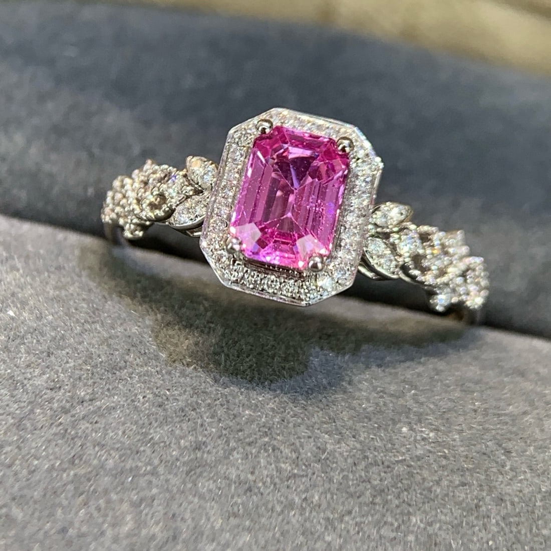14k Gold 0.8 Ct Natural Padparadscha Sapphire & Diamond Ring - 8