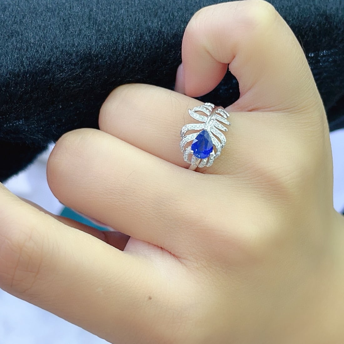 14k Gold 1.00 Ct Vivid Blue Natural Sapphire & Diamond Ring - 6