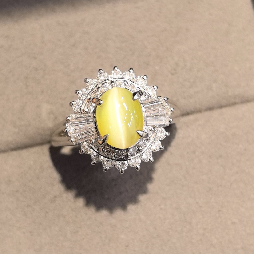 14k Gold 2.14 Ctw Natural Cat's?Eye Chrysoberyl & Diamond Ring: Ref:231064192 // gold content:14k gold // ring size:7. 25us // // main gemstone:cat's? Eye chrysoberyl // shape:oval // carat weight:1. 37ct // color:yellow // treatment:natural // // adjacent