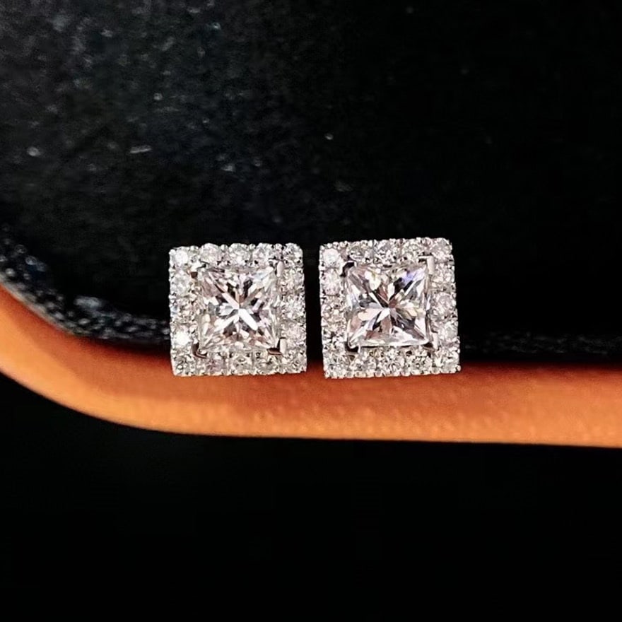 14k Gold 0.30 Ct Natural F-g Diamond Earrings: Ref:231064198 // gold content:14k gold // main gemstone:diamond // shape:princess // carat weight:0. 30ct // clarity grade:vvs // color:f-g // treatment:natural // // adjacent gemstone 2 : diamond //