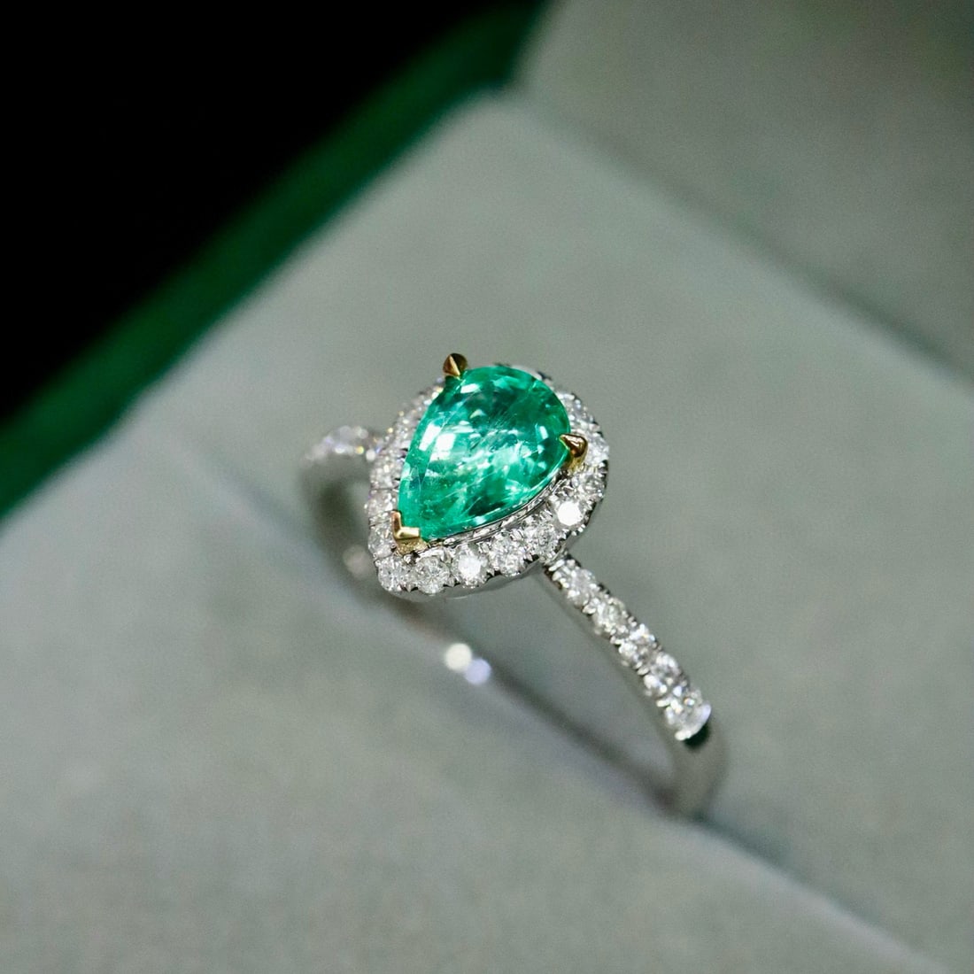 14k Gold 1.63 Ctw Natural Emerald & Diamond Ring - 2