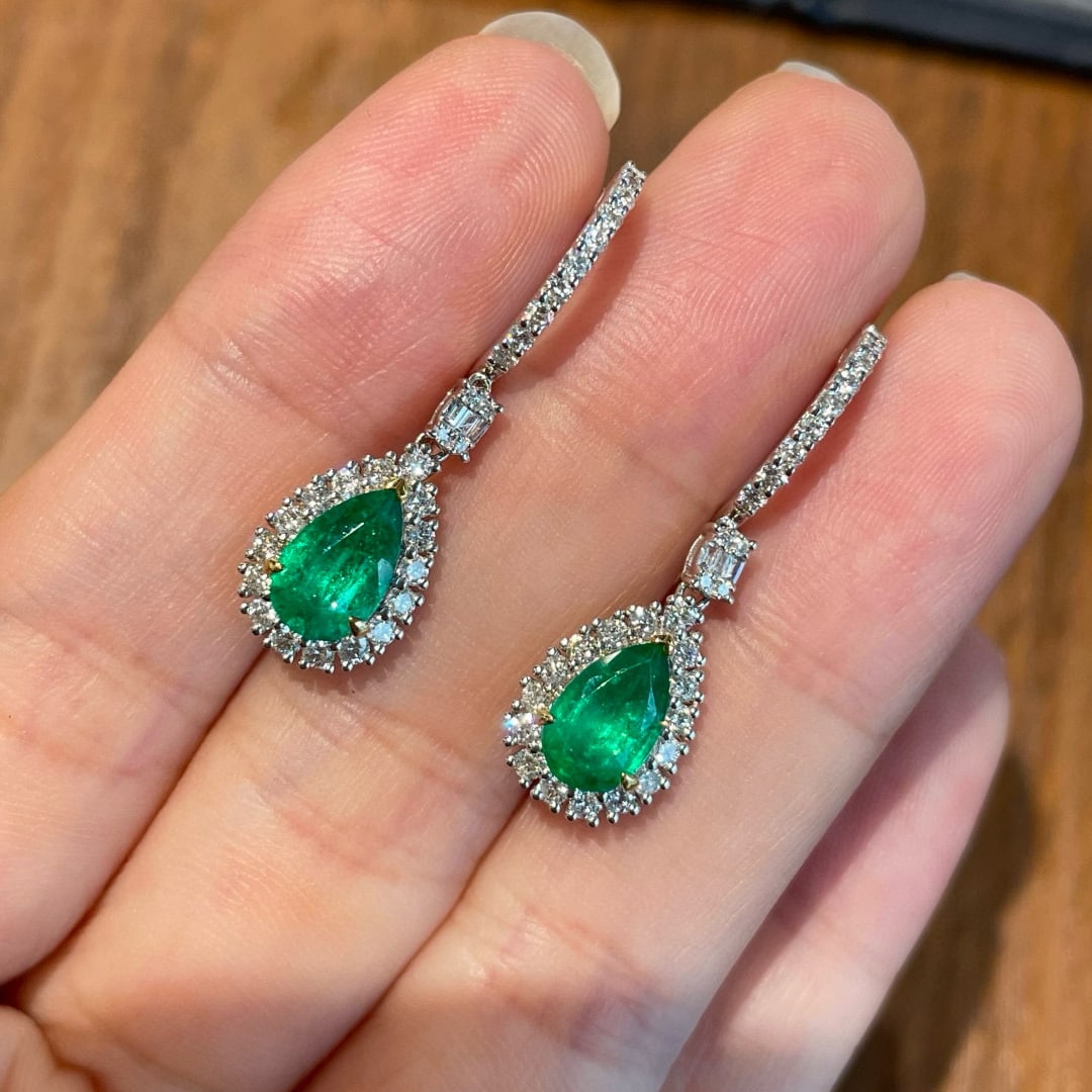 14k Gold 1.8 Ct Natural Emerald & Diamond Earrings - 2