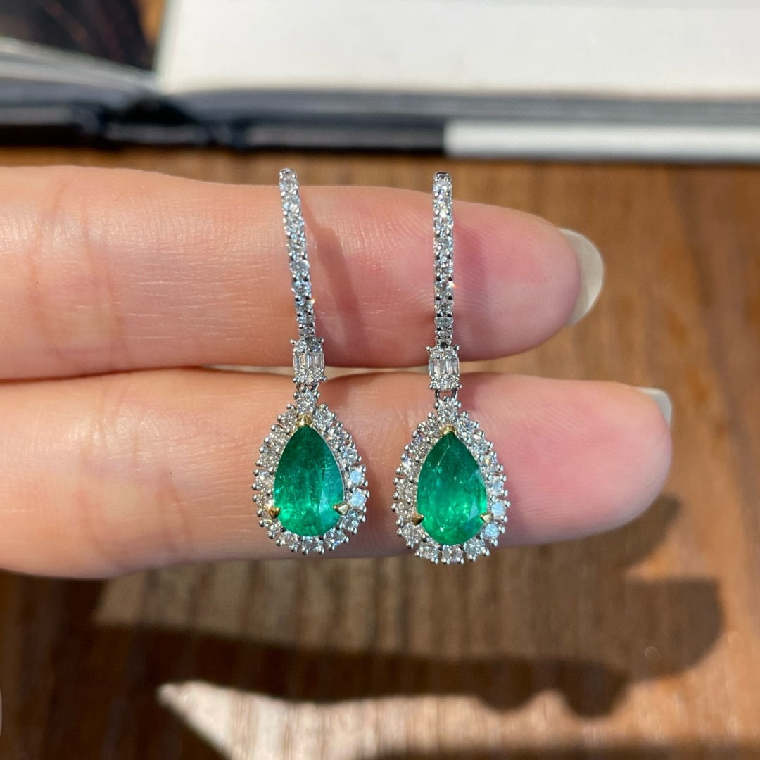 14k Gold 1.8 Ct Natural Emerald & Diamond Earrings - 4