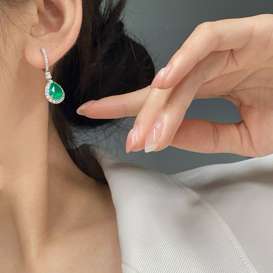 14k Gold 1.8 Ct Natural Emerald & Diamond Earrings - 5