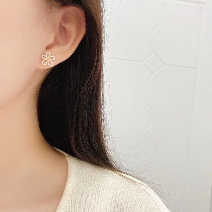 14k Gold 0.50 Ct Natural Color Diamond Earrings - 2