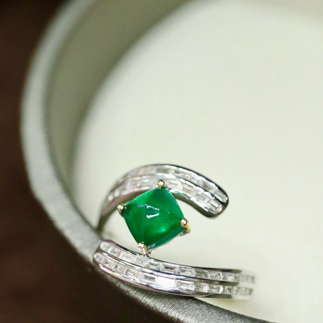 14k Gold 1.41 Ctw Vivid Green Natural Emerald & Diamond Ring - 2