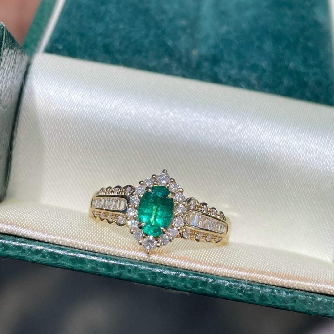14k Gold 0.55 Ct Natural Emerald & Diamond Ring: Ref:231064260 // gold content:14k gold // ring size:7. 25us // // main gemstone:emerald // shape:oval // carat weight:0. 55ct // color:green // treatment:natural // // adjacent gemstone 2 : diamond //
