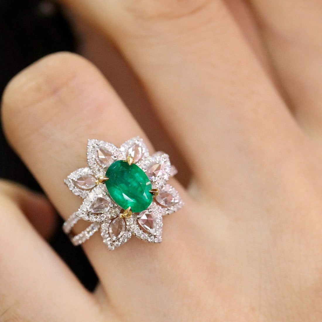 14k Gold 1.86 Ctw Vivid Green Natural Emerald & Diamond Ring - 4