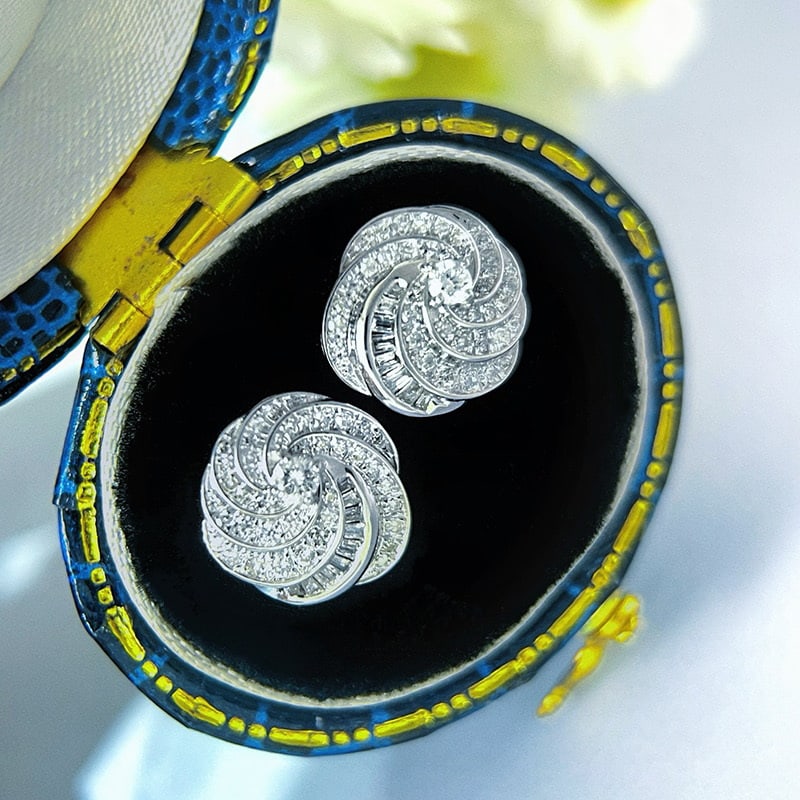 14k Gold 0.50 Ct Natural H Diamond Earrings: Ref:231064275 // gold content:14k gold // main gemstone:diamond // shape:multiply // carat weight:0. 50ct // clarity grade:vs-si // color:h // treatment:natural // Low Estimate: 2600 High Estimate: