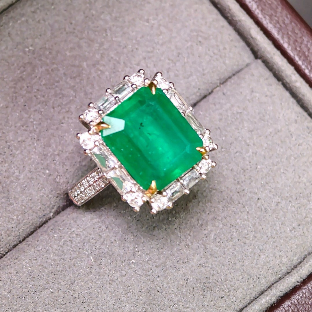 14k Gold 6.30 Ctw Natural Emerald & Diamond Ring - 2