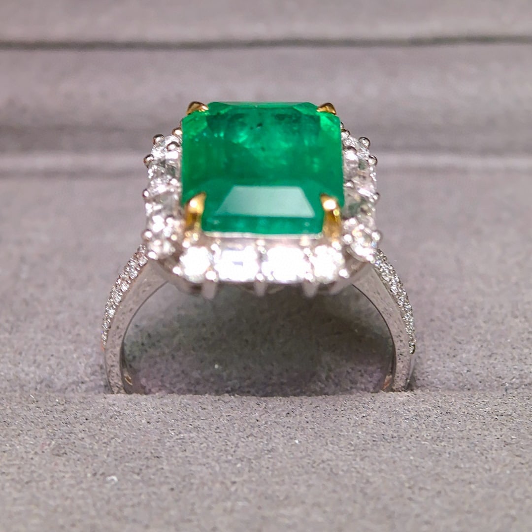 14k Gold 6.30 Ctw Natural Emerald & Diamond Ring - 3