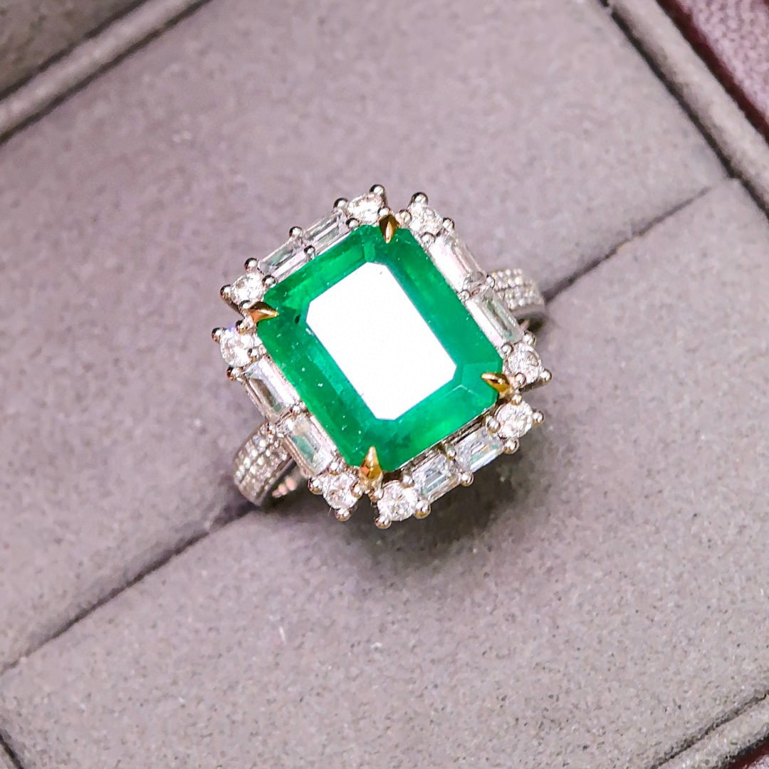 14k Gold 6.30 Ctw Natural Emerald & Diamond Ring - 5