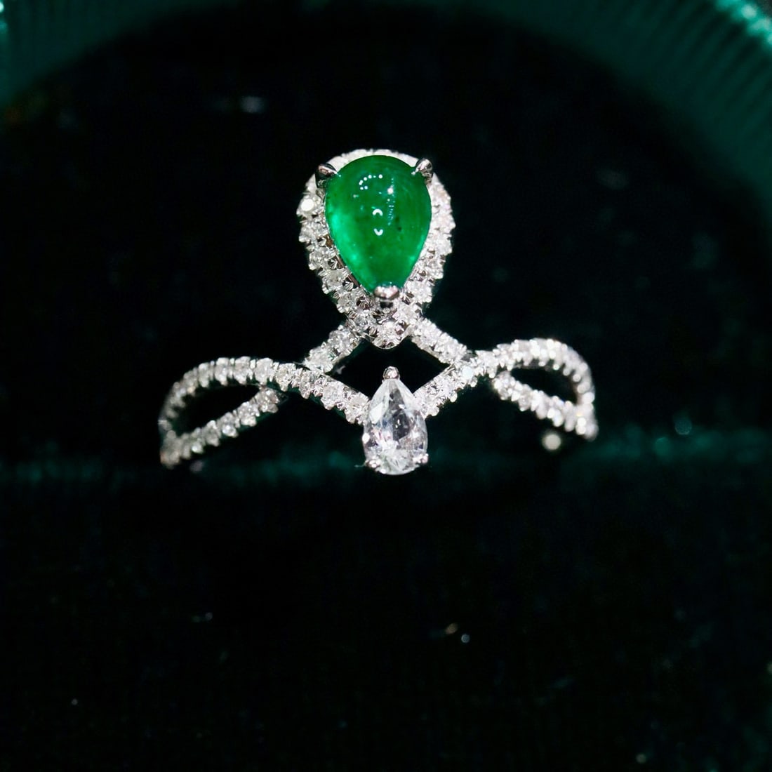 14k Gold 0.81 Ctw Vivid Green Natural Emerald & Diamond Ring: Ref:231064284 // gold content:14k gold // ring size:7. 25us // // main gemstone:emerald // shape:pear // carat weight:0. 56ct // color:vivid green // treatment:natural // // adjacent gemstone 2 : diam