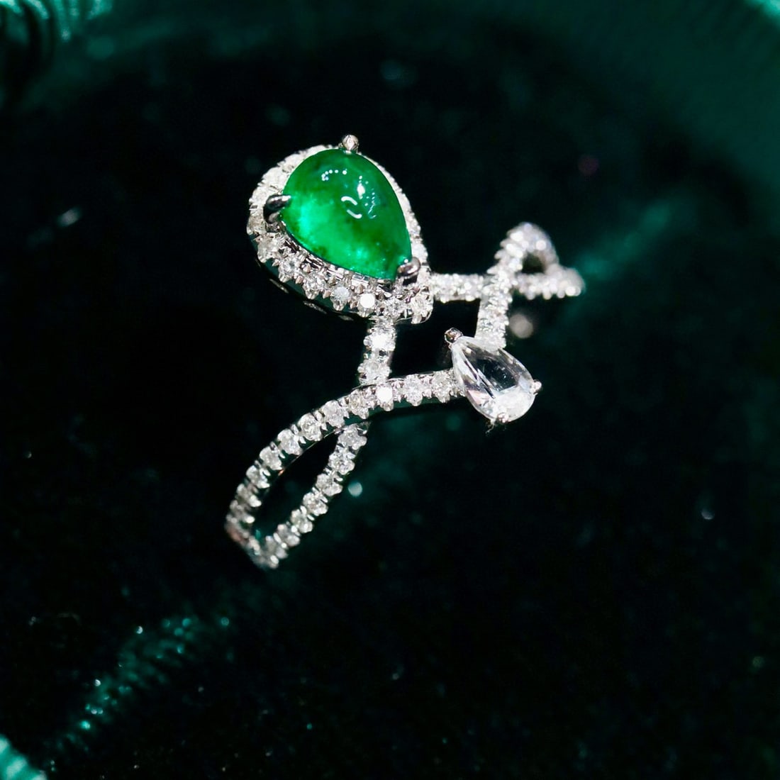 14k Gold 0.81 Ctw Vivid Green Natural Emerald & Diamond Ring - 2