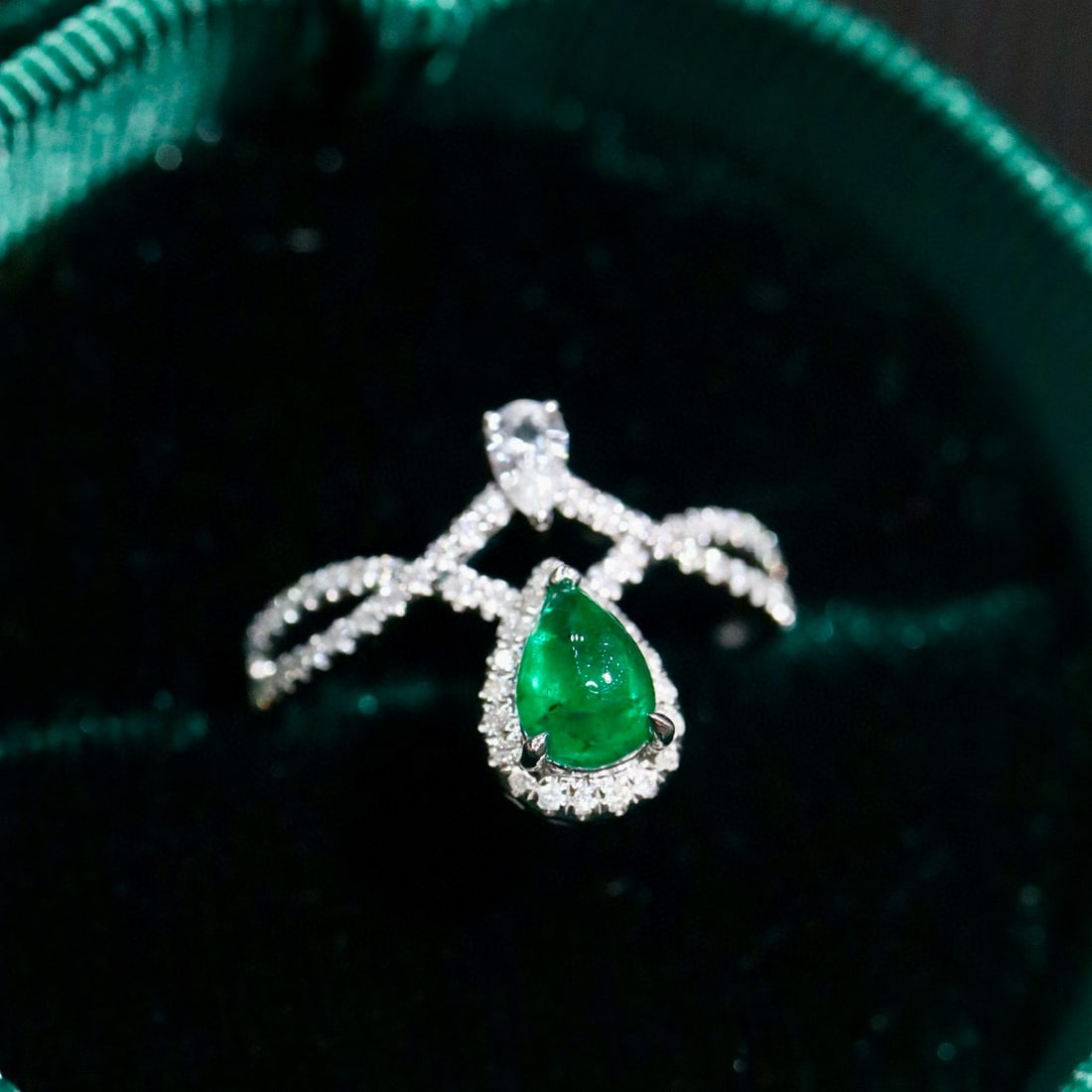 14k Gold 0.81 Ctw Vivid Green Natural Emerald & Diamond Ring - 3