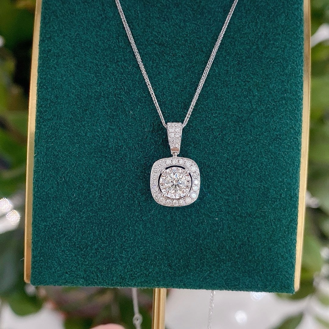 14k Gold 0.50 Ctw Natural H Diamond Necklace: Ref:231064288 // gold content:14k gold // main gemstone:diamond // shape:round // carat weight:0. 30ct // clarity grade:vs-si // color:h // treatment:natural // cut grade:g // // adjacent gemstone 2