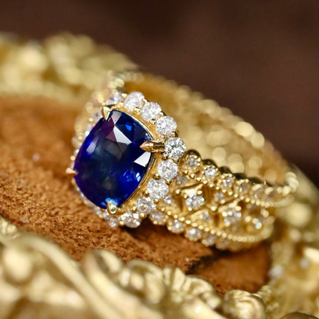 14k Gold 2.65 Ctw Vivid Blue Natural Sapphire & Diamond Ring - 2