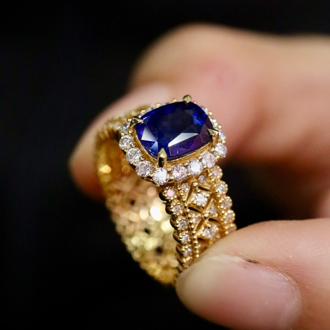 14k Gold 2.65 Ctw Vivid Blue Natural Sapphire & Diamond Ring - 3