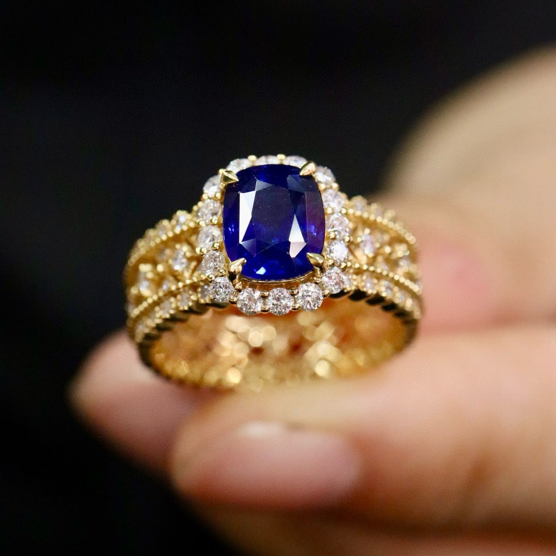 14k Gold 2.65 Ctw Vivid Blue Natural Sapphire & Diamond Ring - 4