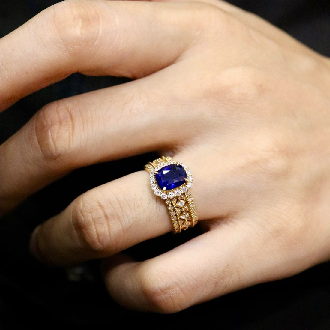 14k Gold 2.65 Ctw Vivid Blue Natural Sapphire & Diamond Ring - 6