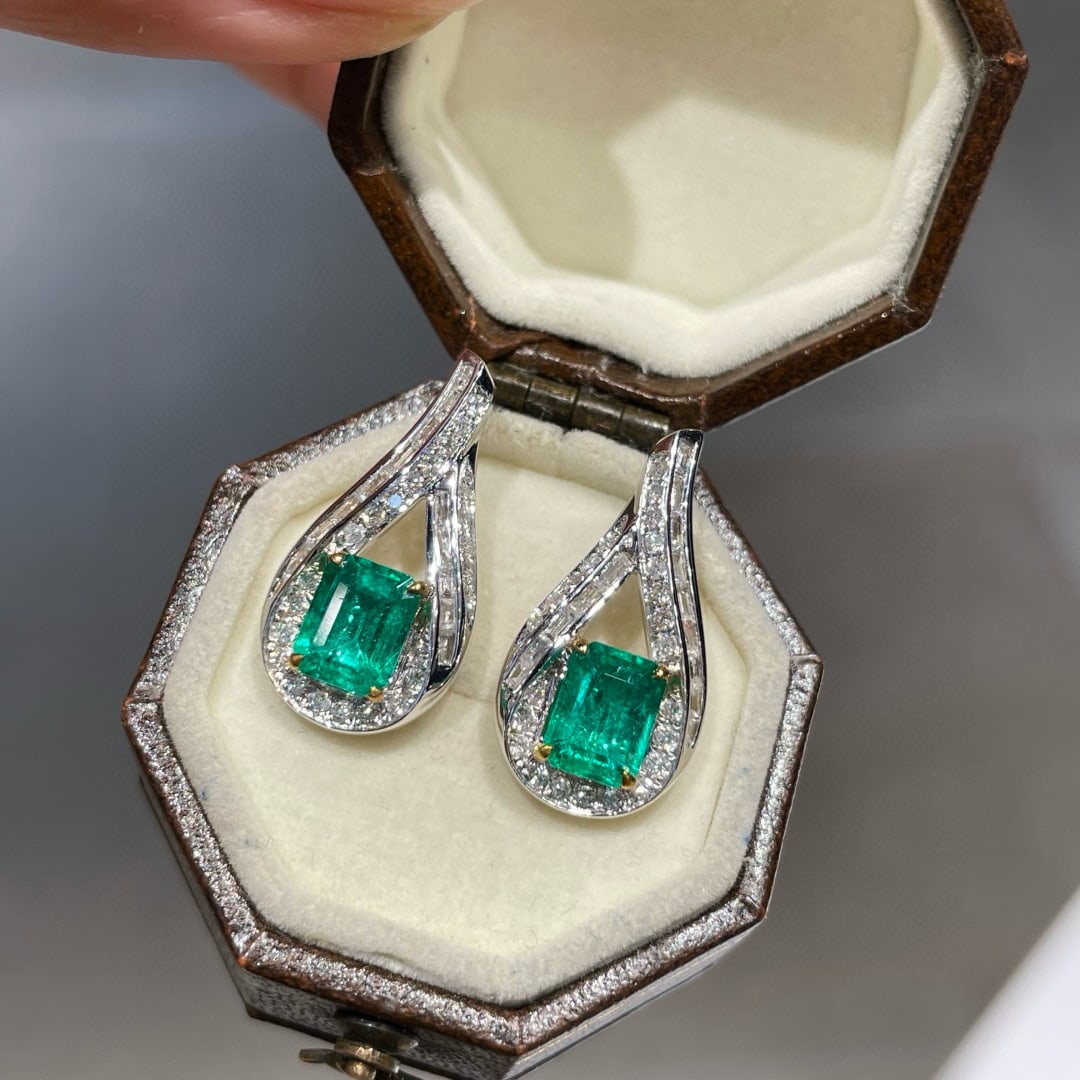 14k Gold 1.30 Ct Natural Emerald & Diamond Earrings - 3