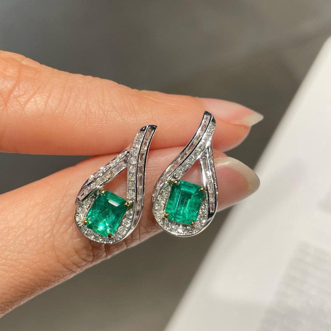 14k Gold 1.30 Ct Natural Emerald & Diamond Earrings - 4
