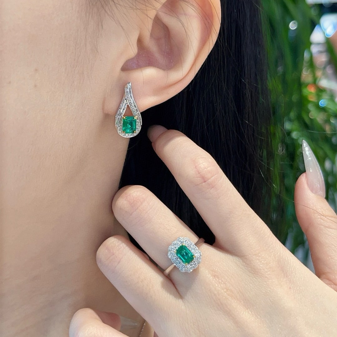 14k Gold 1.30 Ct Natural Emerald & Diamond Earrings - 6