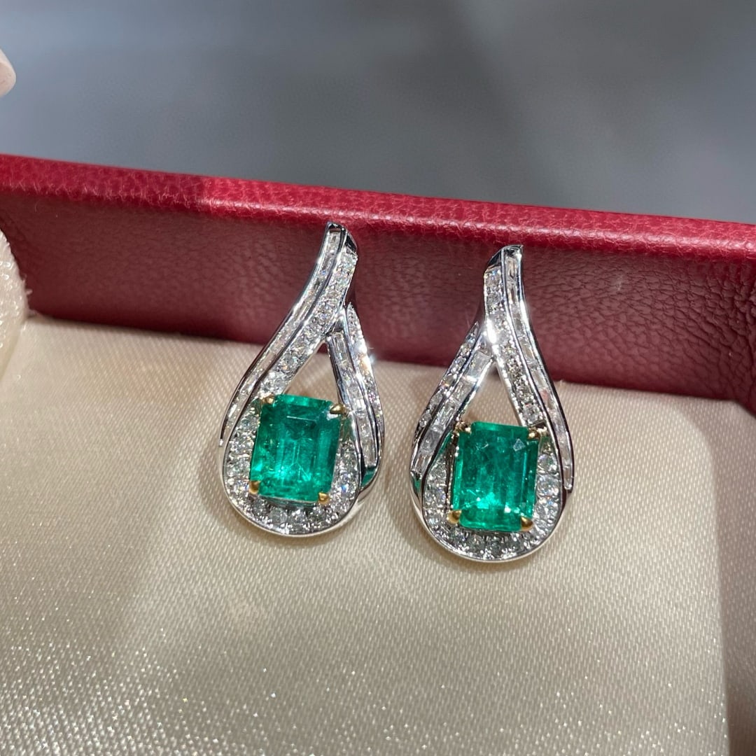 14k Gold 1.30 Ct Natural Emerald & Diamond Earrings - 7