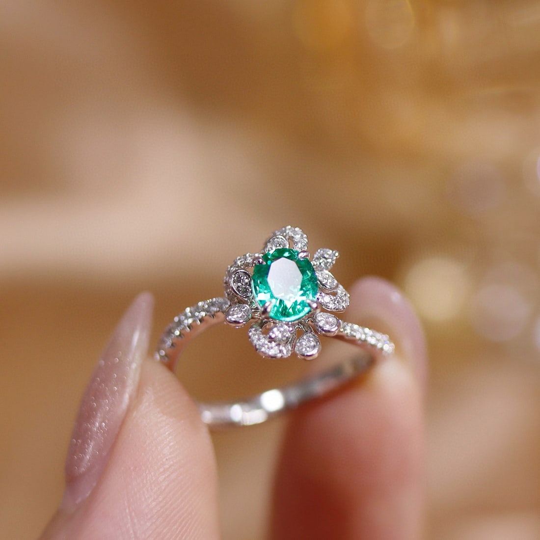 14k Gold 0.82 Ctw Natural Emerald & Diamond Ring - 2