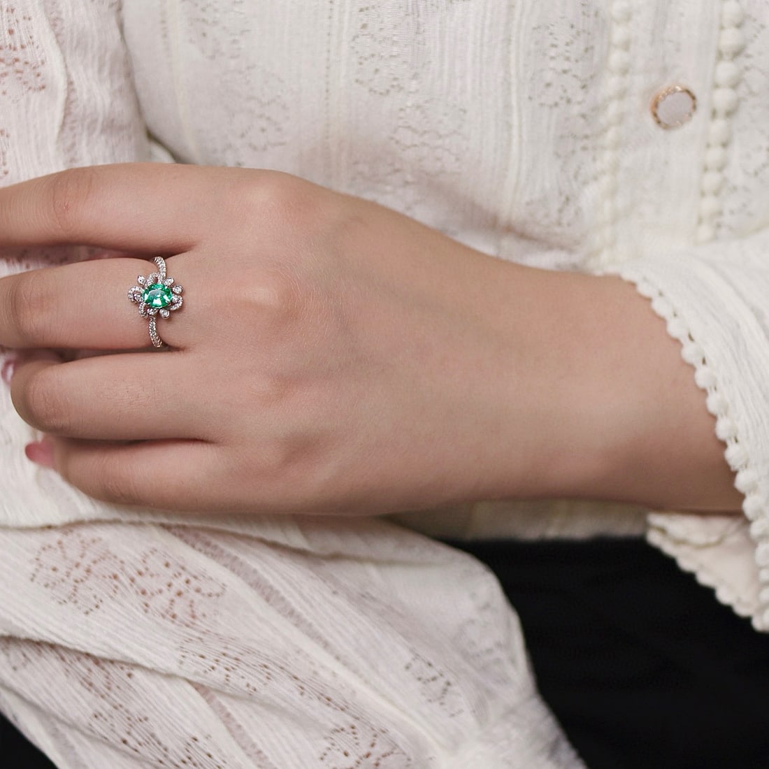 14k Gold 0.82 Ctw Natural Emerald & Diamond Ring - 5