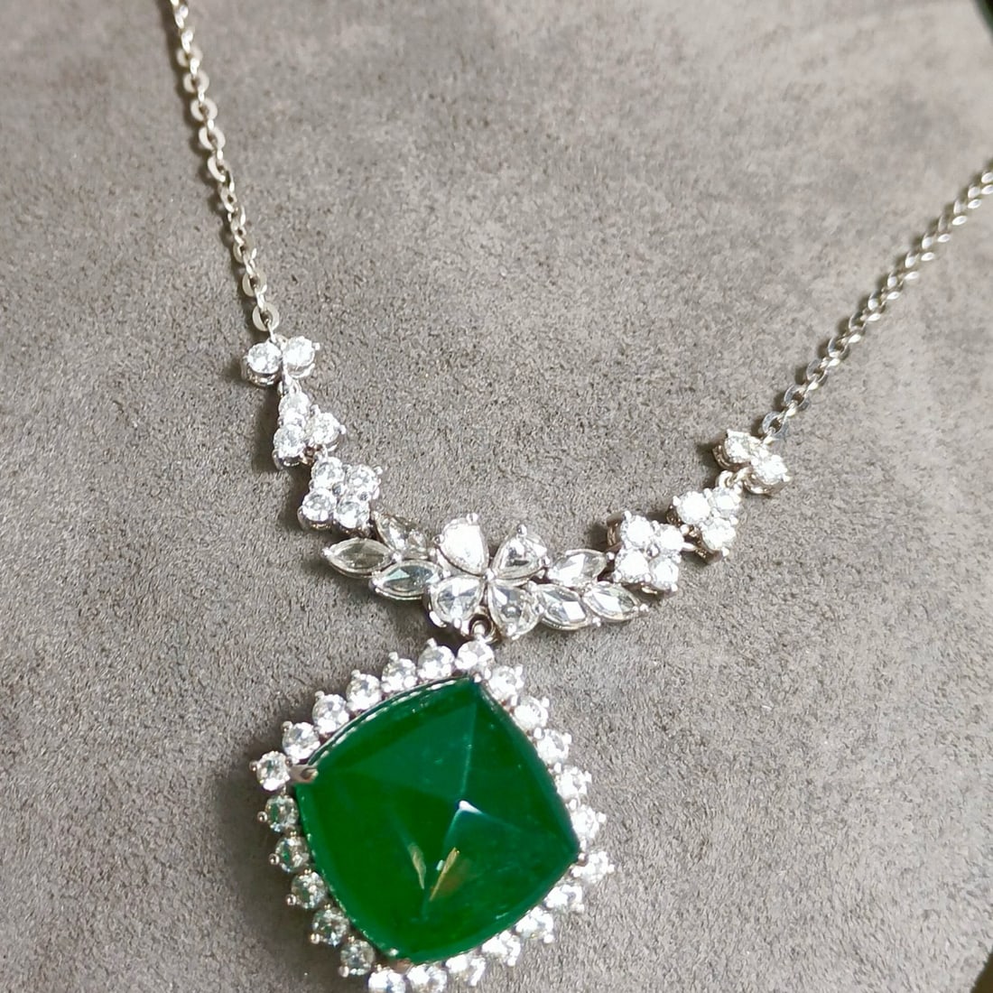 14k Gold 13.82 Ctw Vivid Green Natural Emerald & Diamond Necklace - 2