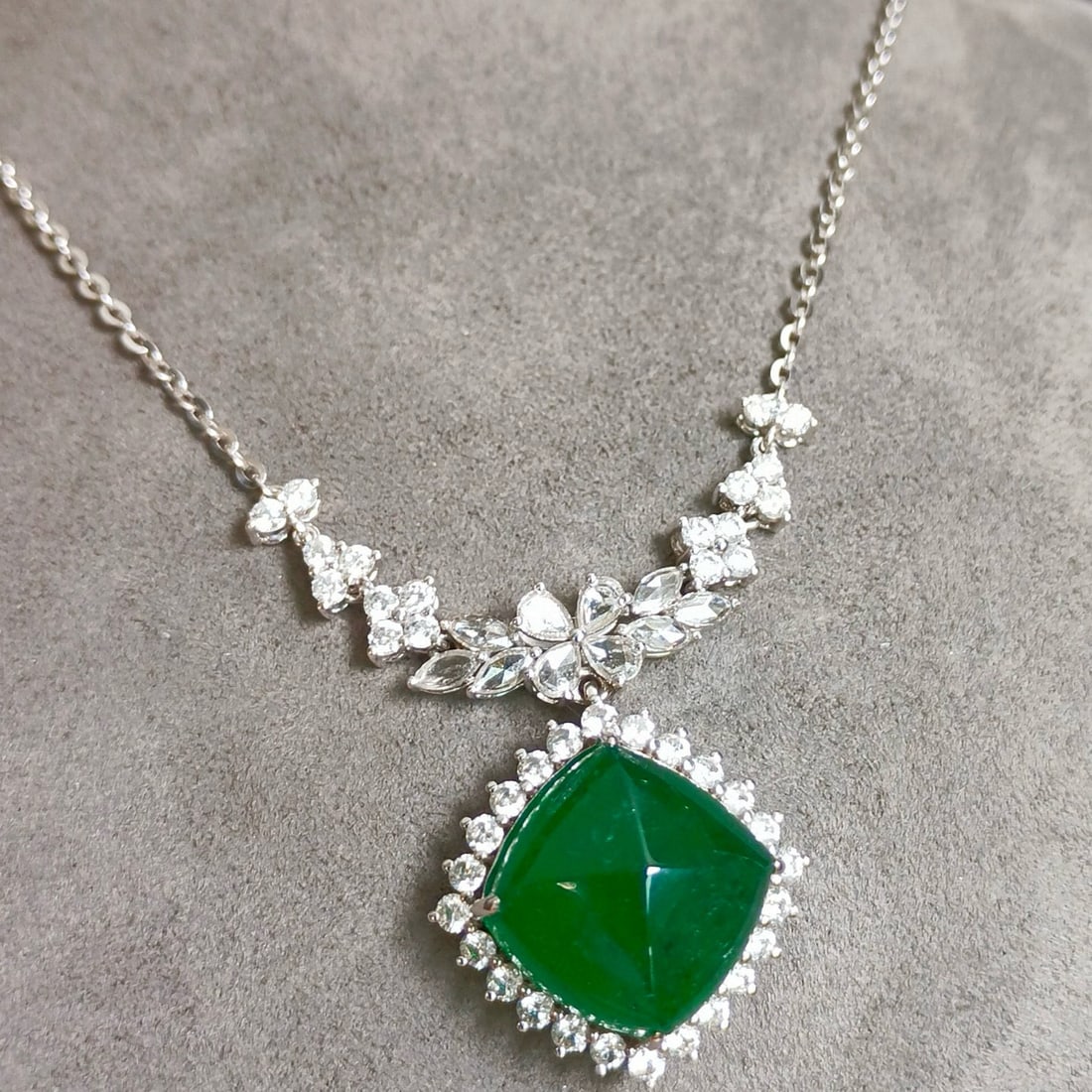 14k Gold 13.82 Ctw Vivid Green Natural Emerald & Diamond Necklace - 4