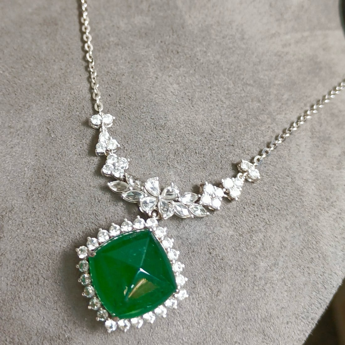 14k Gold 13.82 Ctw Vivid Green Natural Emerald & Diamond Necklace - 6
