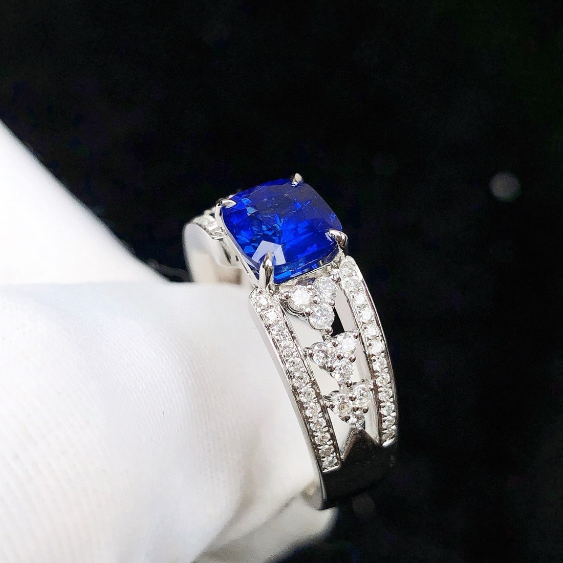 14k Gold 1.89 Ctw Natural Sapphire & Diamond Ring - 3