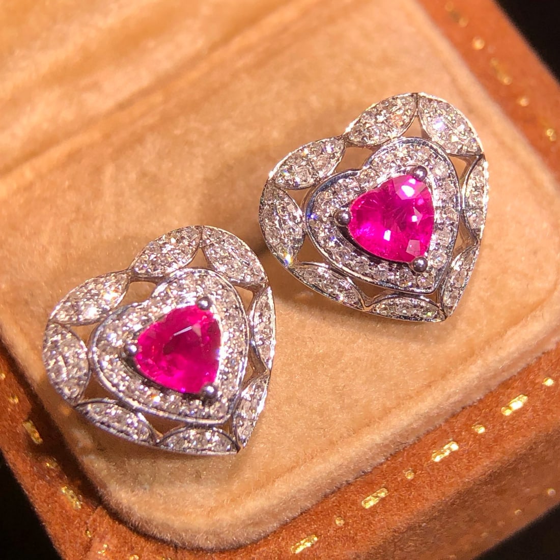14k Gold 0.77 Ctw Natural Ruby & Diamond Earrings: Ref:231064321 // gold content:14k gold // main gemstone:ruby // shape:heart // carat weight:0. 51ct // color:red // treatment:natural // // adjacent gemstone 2 : diamond // shape:round // carat weight